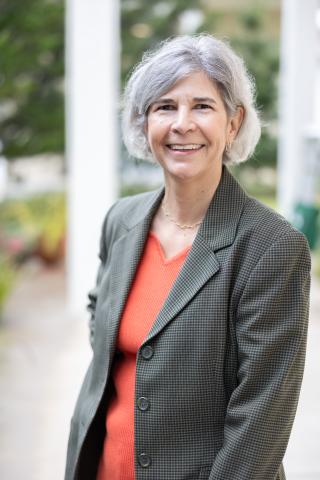 Loraine Devos-Comby